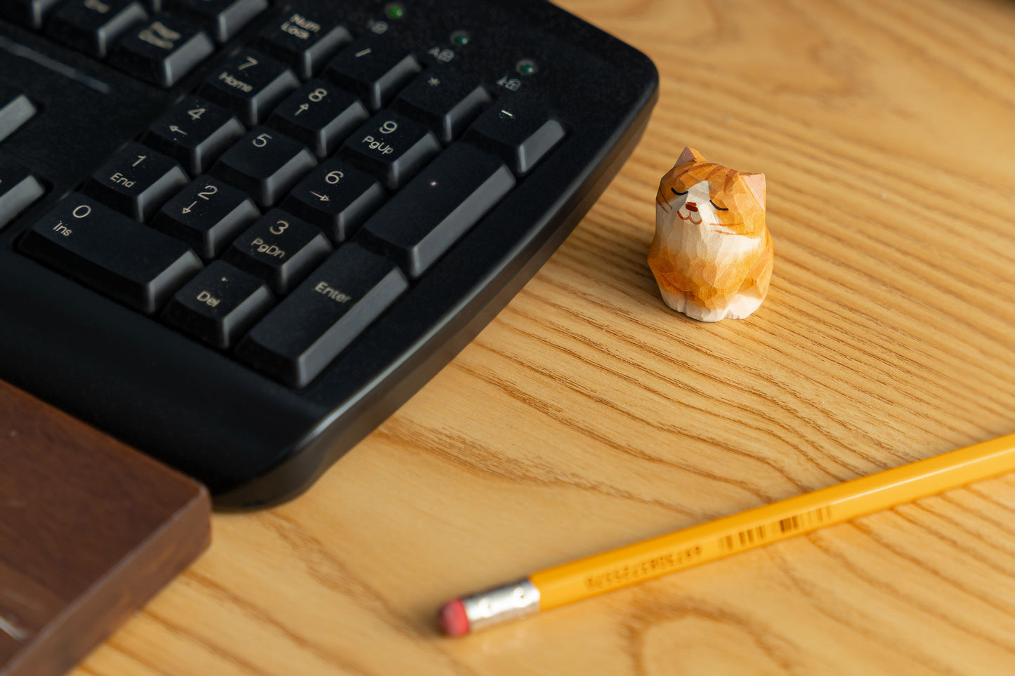 Islandoffer Bass Wooden Carving Cute Kitten