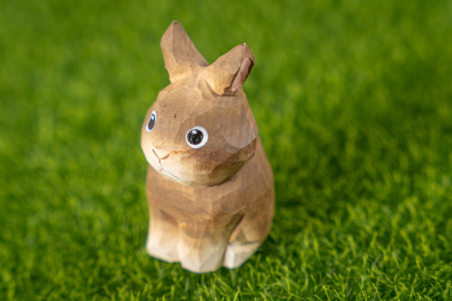 Islandoffer Bass Wooden Carving Little Brown Rabbit