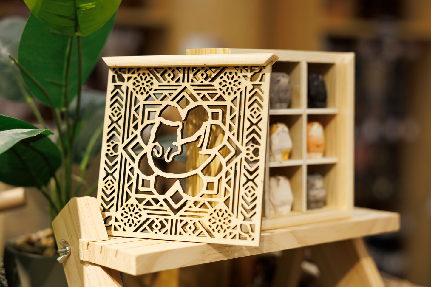 Islandoffer Basswood Carved Sit-Stand Cat Kit with homemade wooden box (9pcs)