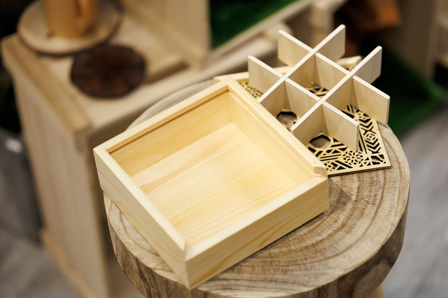 Islandoffer (Designed by Islandoffer) Small wooden box for cats (9 cats are not included)