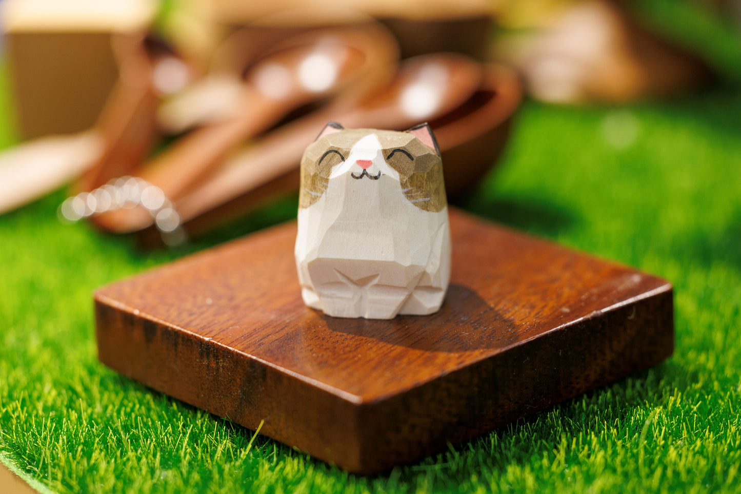 Islandoffer Bass Wooden Carving Puppet Kitten