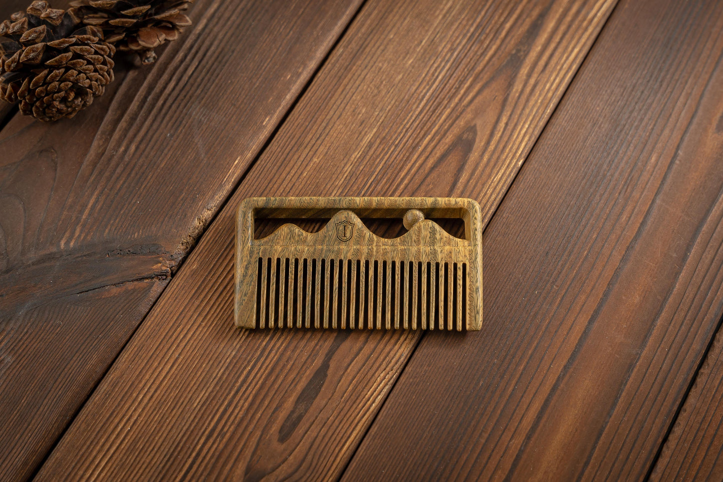 Islandoffer Green Sandalwood Mountain Peak Embossed Handleless Comb