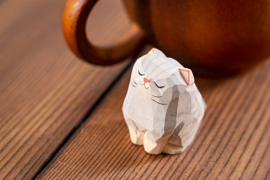 Islandoffer Bass Wooden Carving Silver Shadow British Shorthair