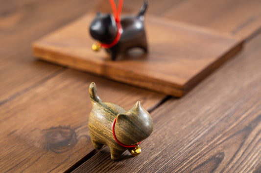 Islandoffer Sandalwood Carving Kitten (Green Sandalwood/Ebony)