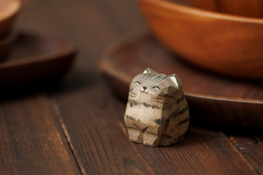 Islandoffer (Original Design) Bass Wooden Carving Sitting Brown Tabby Cat