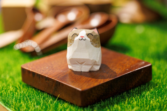 Islandoffer Bass Wooden Carving Puppet Kitten
